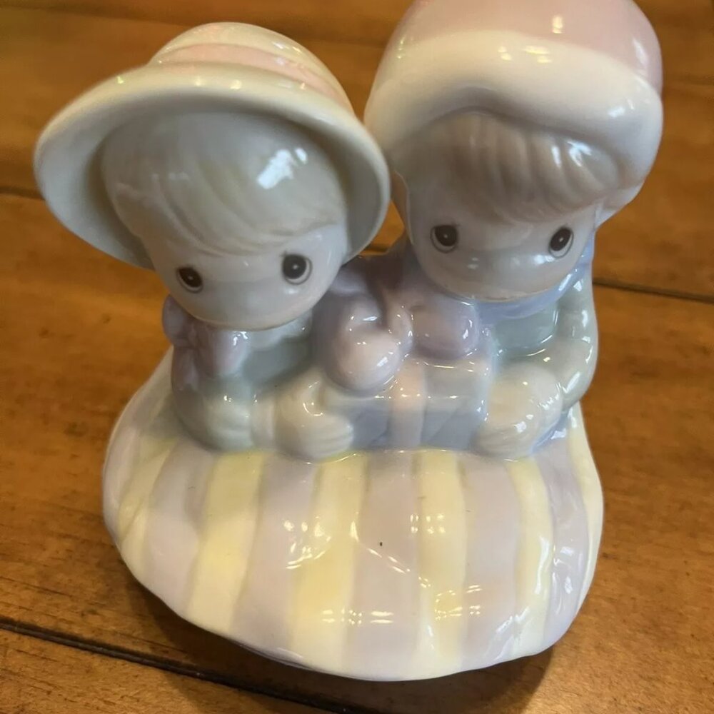 ENESCO 1994 Precious Moments SUGAR TOWN Sleigh Sled Teapot 7.5 Inches Couple - Picture 5 of 6